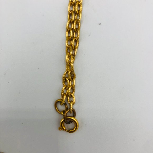 Vintage Embroidered and Gold Filigree Pendant on Chain - Picture 4 of 6